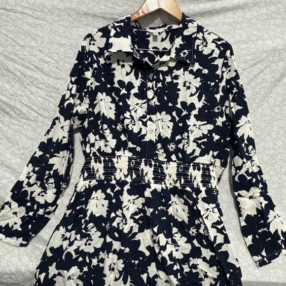 woman dress white with navy blue floral design brand time and tru size 20 - Picture 2 of 8